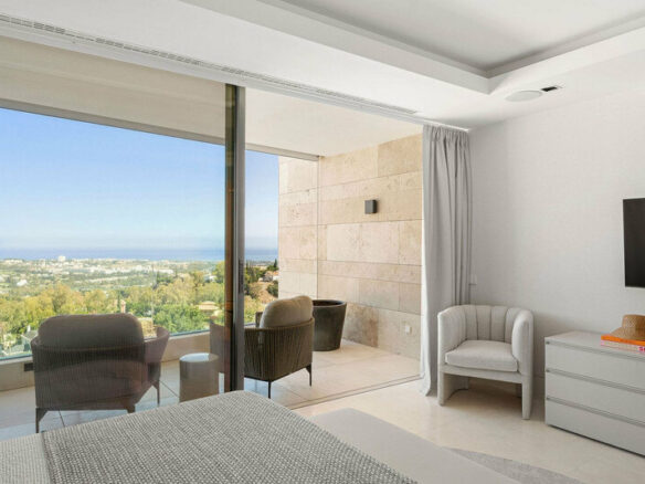 FOR SALE 🏡 Villa-Style Duplex with Panoramic Sea Views in a Gated Community of Seven – La Quinta, Benahavís 🇪🇸