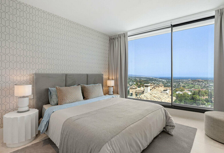 FOR SALE 🏡 Villa-Style Duplex with Panoramic Sea Views in a Gated Community of Seven – La Quinta, Benahavís 🇪🇸
