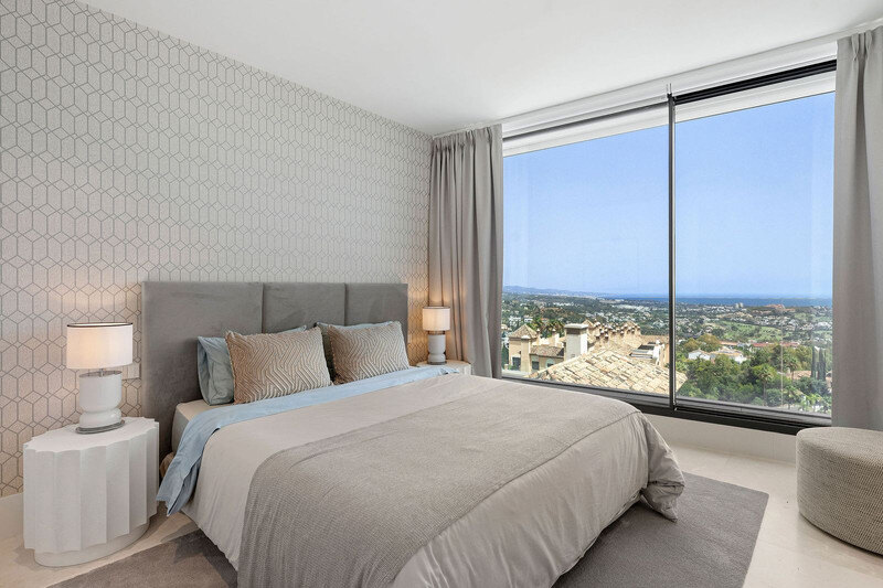 FOR SALE 🏡 Villa-Style Duplex with Panoramic Sea Views in a Gated Community of Seven – La Quinta, Benahavís 🇪🇸