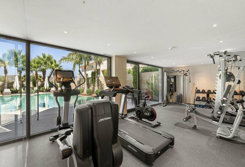 FOR SALE 🏡 Villa-Style Duplex with Panoramic Sea Views in a Gated Community of Seven – La Quinta, Benahavís 🇪🇸