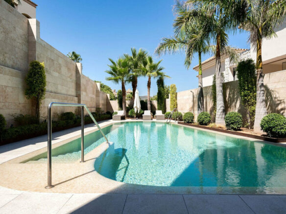 FOR SALE 🏡 Villa-Style Duplex with Panoramic Sea Views in a Gated Community of Seven – La Quinta, Benahavís 🇪🇸