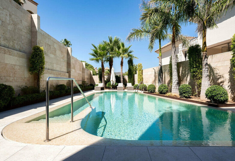 FOR SALE 🏡 Villa-Style Duplex with Panoramic Sea Views in a Gated Community of Seven – La Quinta, Benahavís 🇪🇸