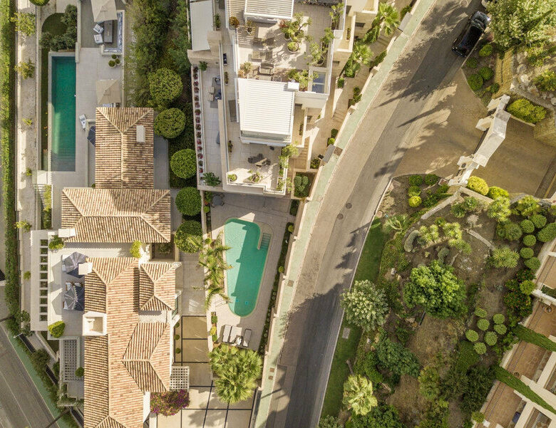 FOR SALE 🏡 Villa-Style Duplex with Panoramic Sea Views in a Gated Community of Seven – La Quinta, Benahavís 🇪🇸