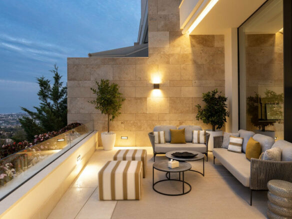 FOR SALE 🏡 Villa-Style Duplex with Panoramic Sea Views in a Gated Community of Seven – La Quinta, Benahavís 🇪🇸