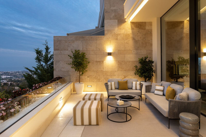 FOR SALE 🏡 Villa-Style Duplex with Panoramic Sea Views in a Gated Community of Seven – La Quinta, Benahavís 🇪🇸