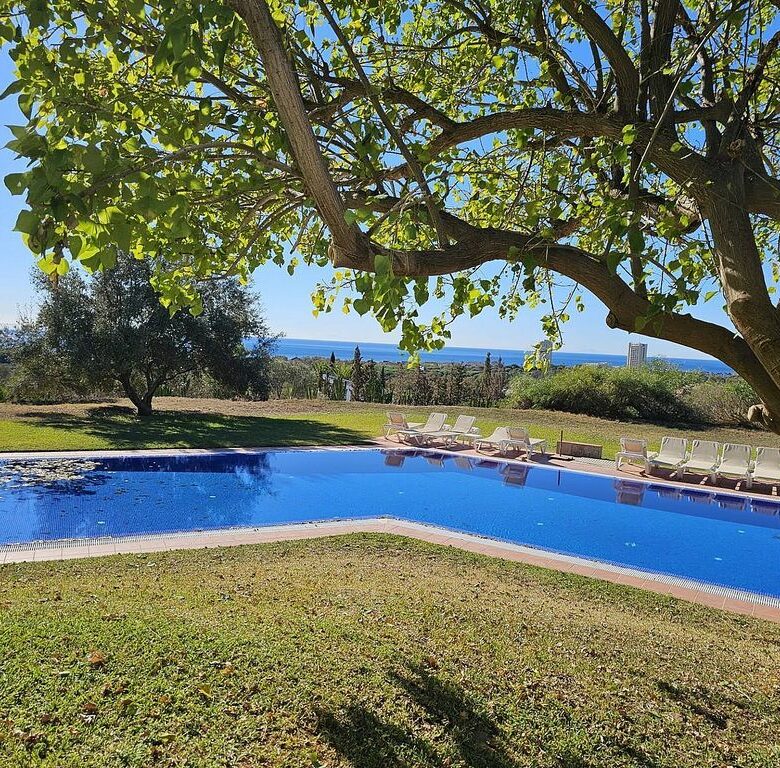 FOR SALE 🏡 Singular Villa on Three Registered Plots with Sea, Golf and Mountain Views – Elviria, Marbella East 🇪🇸