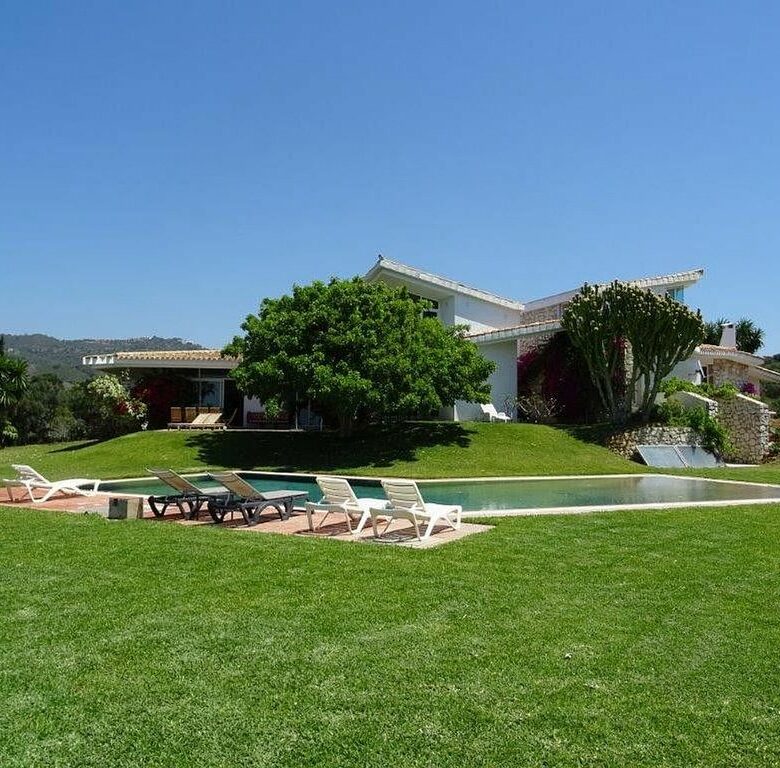 Singular villa on a large estate near Santa Maria Golf, Elviria, Marbella East