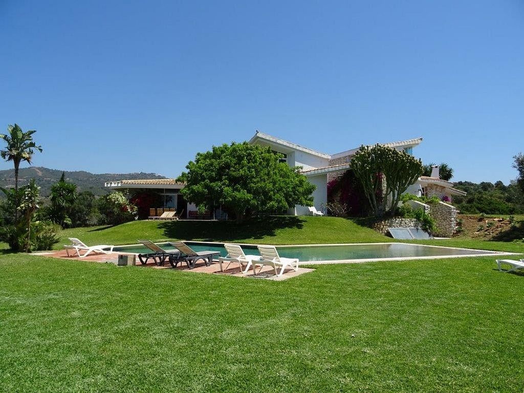 Singular villa on a large estate near Santa Maria Golf, Elviria, Marbella East