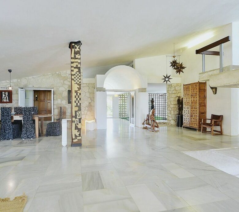 Singular villa on a large estate near Santa Maria Golf, Elviria, Marbella East