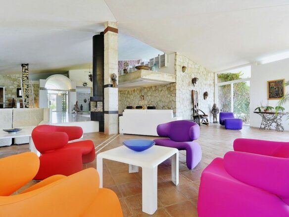 Singular villa on a large estate near Santa Maria Golf, Elviria, Marbella East