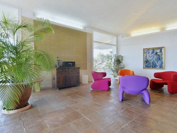 Singular villa on a large estate near Santa Maria Golf, Elviria, Marbella East