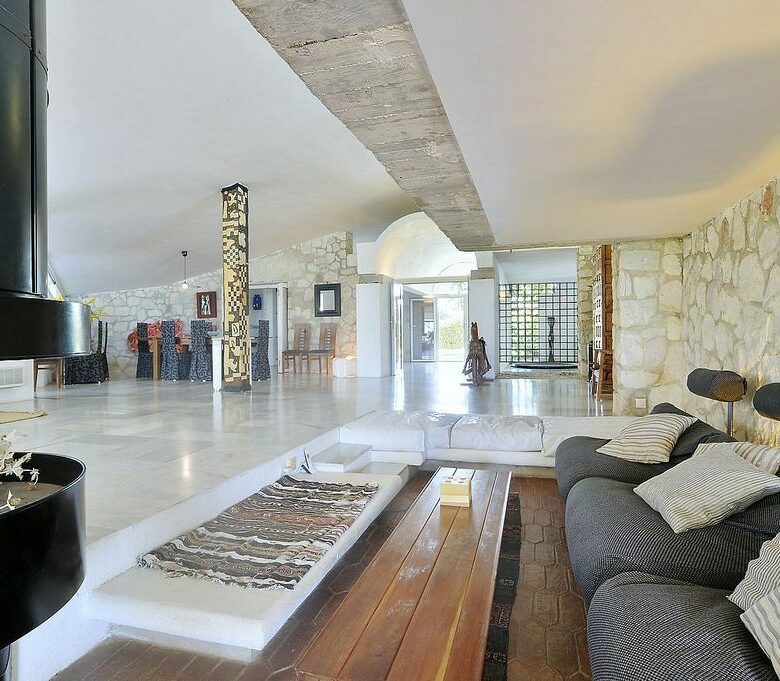 Singular villa on a large estate near Santa Maria Golf, Elviria, Marbella East