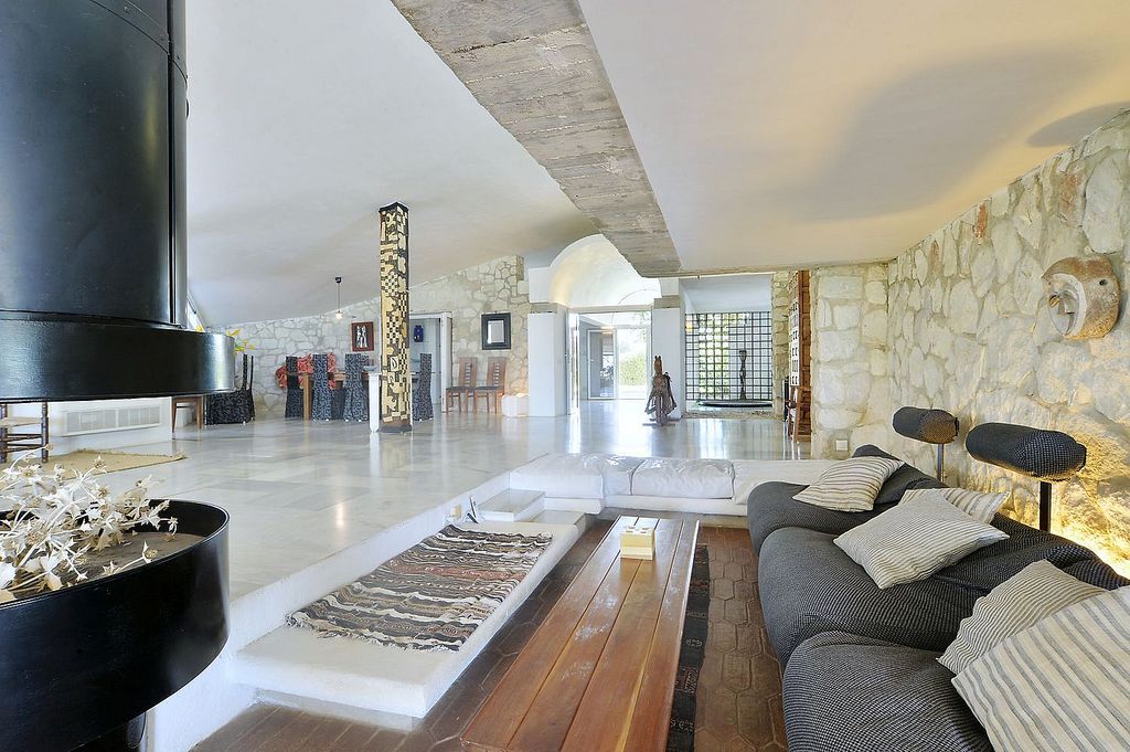 Singular villa on a large estate near Santa Maria Golf, Elviria, Marbella East