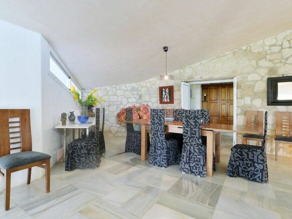 Singular villa on a large estate near Santa Maria Golf, Elviria, Marbella East