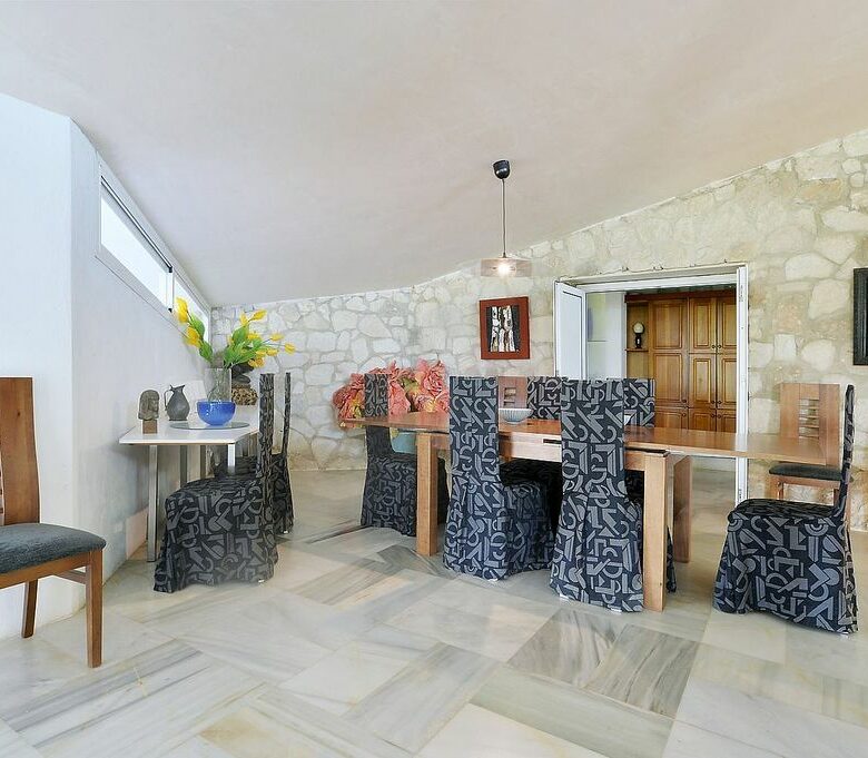 Singular villa on a large estate near Santa Maria Golf, Elviria, Marbella East