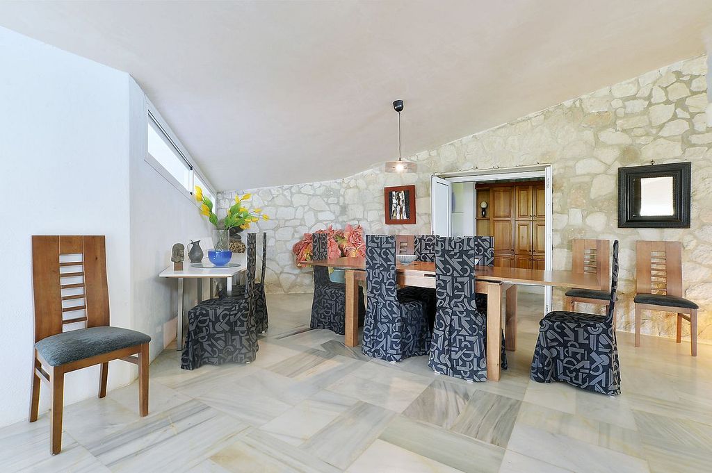 Singular villa on a large estate near Santa Maria Golf, Elviria, Marbella East