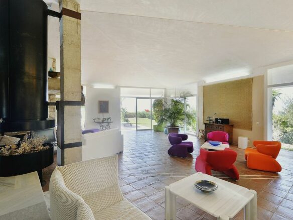 Singular villa on a large estate near Santa Maria Golf, Elviria, Marbella East