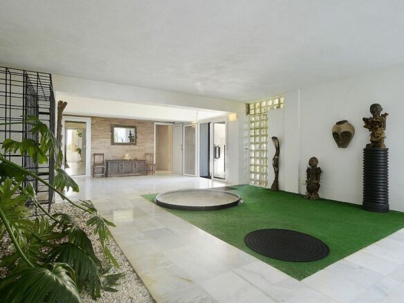 Singular villa on a large estate near Santa Maria Golf, Elviria, Marbella East