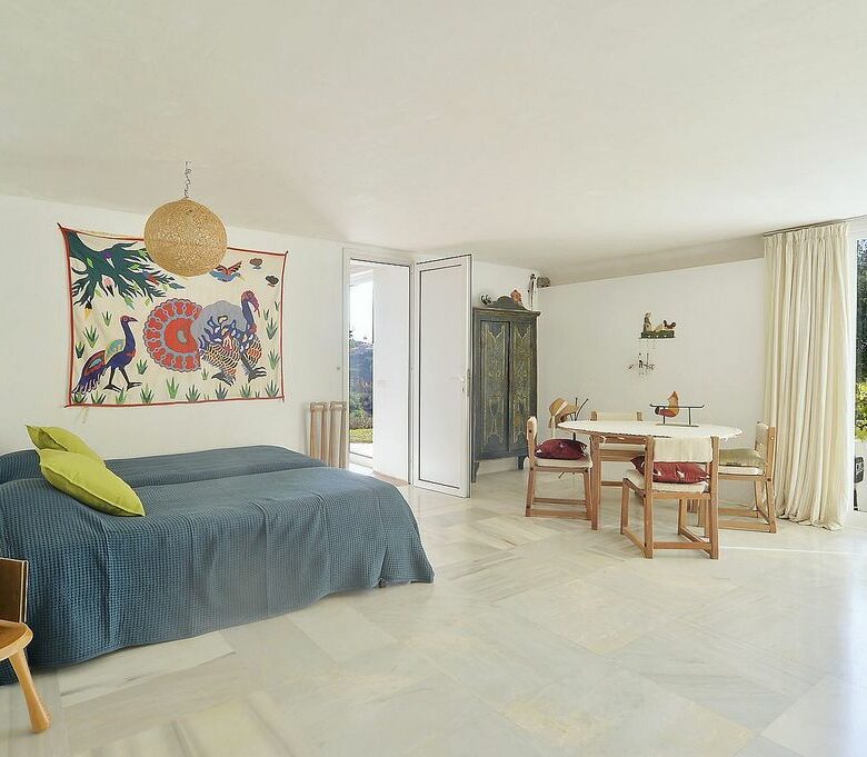 Singular villa on a large estate near Santa Maria Golf, Elviria, Marbella East