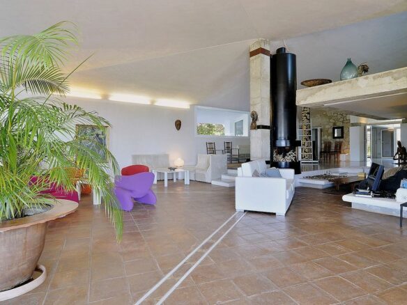 Singular villa on a large estate near Santa Maria Golf, Elviria, Marbella East