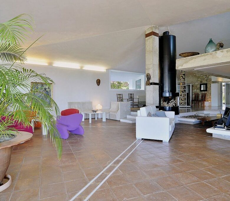 Singular villa on a large estate near Santa Maria Golf, Elviria, Marbella East