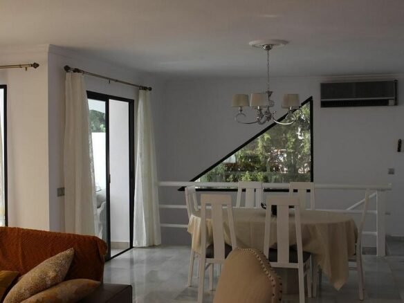 Villa to renovate in a gated community in Los Naranjos, Nueva Andalucia, Marbella