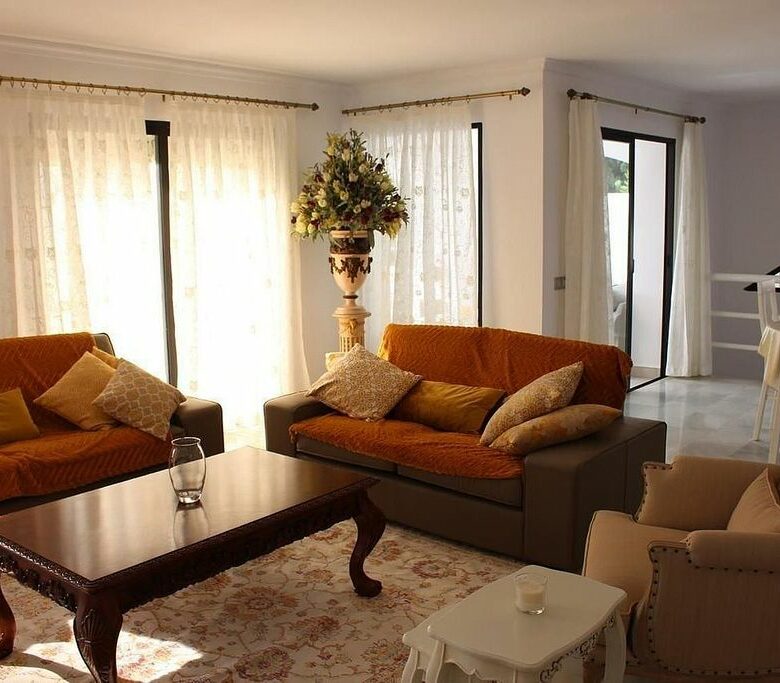 Villa to renovate in a gated community in Los Naranjos, Nueva Andalucia, Marbella