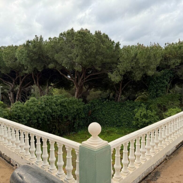 FOR SALE 🏡 Villa for Full Renovation on a 1,354 m² Private Plot in Town – Marbella 🇪🇸