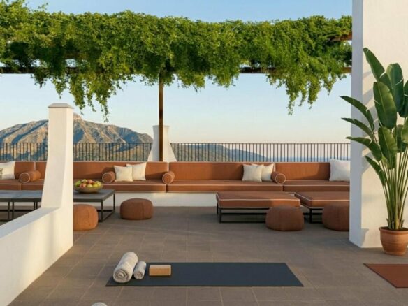FOR SALE 🏡 Villa for Full Renovation on a 1,354 m² Private Plot in Town – Marbella 🇪🇸