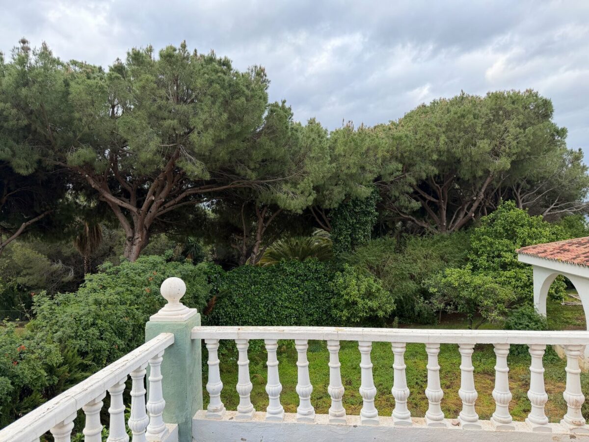 FOR SALE 🏡 Villa for Full Renovation on a 1,354 m² Private Plot in Town – Marbella 🇪🇸