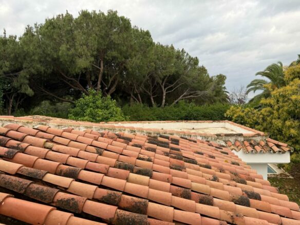 FOR SALE 🏡 Villa for Full Renovation on a 1,354 m² Private Plot in Town – Marbella 🇪🇸