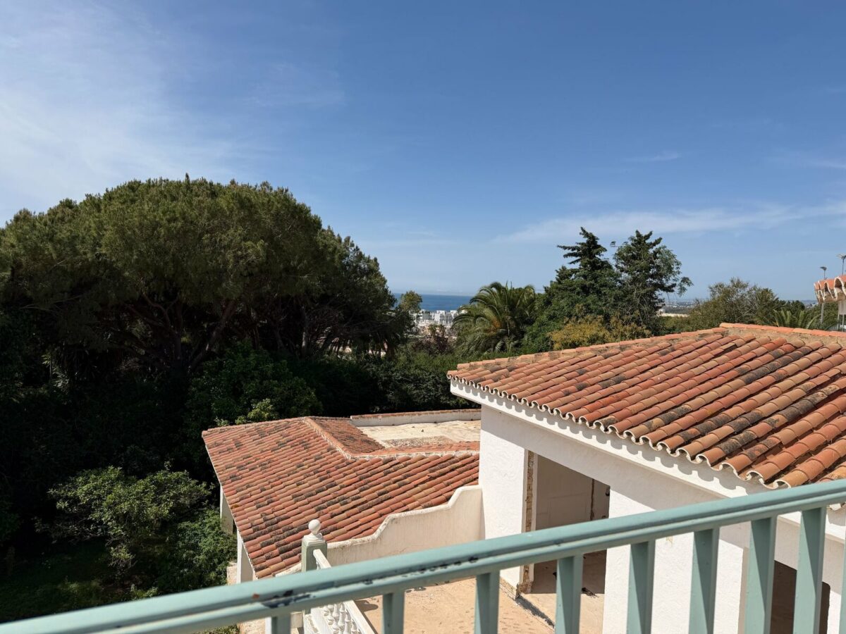 FOR SALE 🏡 Villa for Full Renovation on a 1,354 m² Private Plot in Town – Marbella 🇪🇸