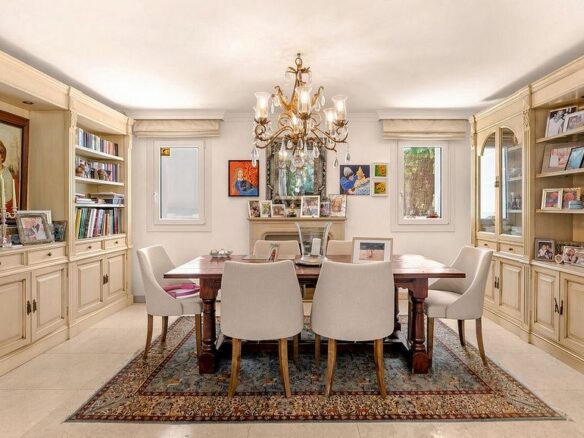 Detached villa to renovate in Nagueles, Sierra Blanca, Marbella