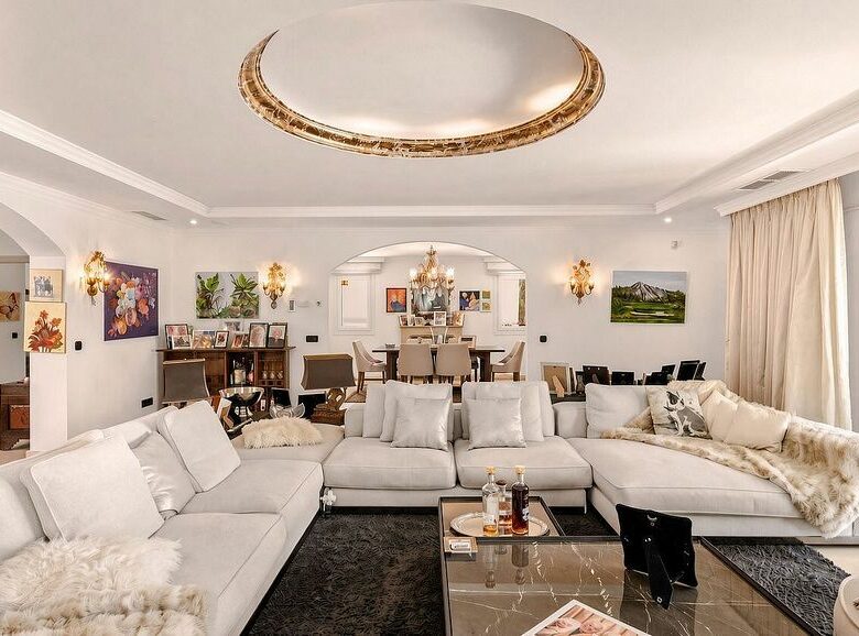 Detached villa to renovate in Nagueles, Sierra Blanca, Marbella