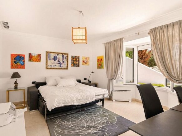 Detached villa to renovate in Nagueles, Sierra Blanca, Marbella