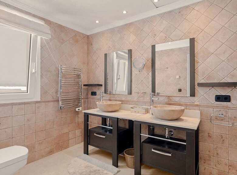 Detached villa to renovate in Nagueles, Sierra Blanca, Marbella