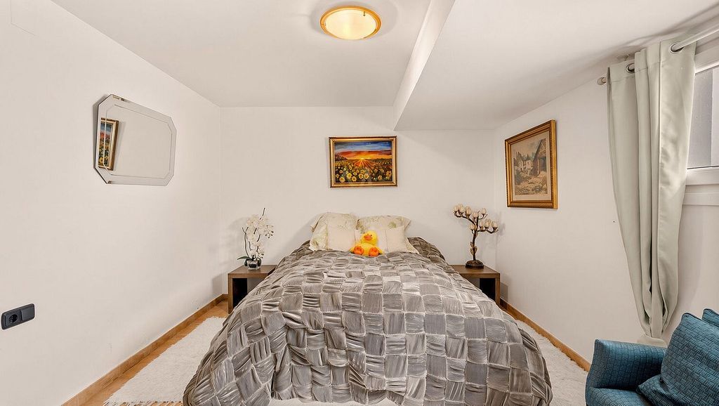 Detached villa to renovate in Nagueles, Sierra Blanca, Marbella