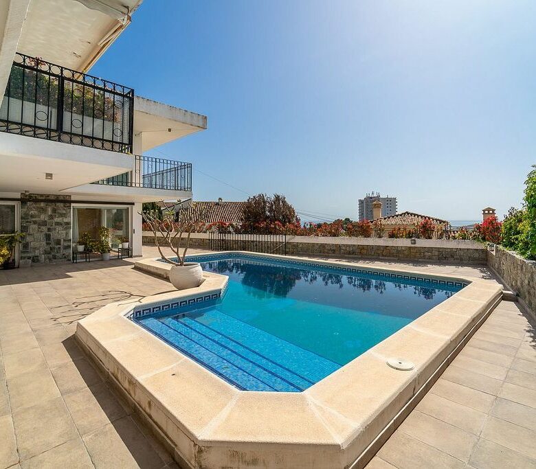 Villa to renovate with sea views in Las Brisas, Nueva Andalucia, Marbella