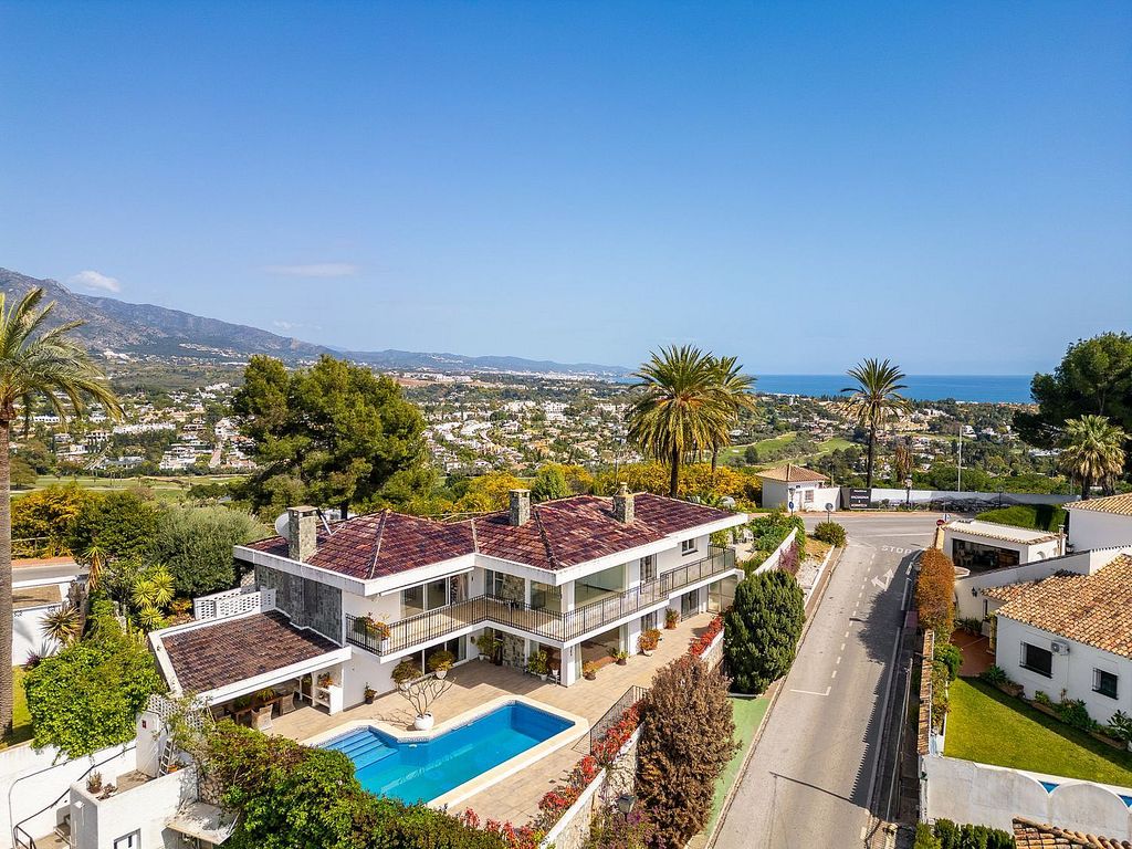 Villa to renovate with sea views in Las Brisas, Nueva Andalucia, Marbella