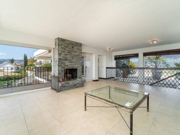 Villa to renovate with sea views in Las Brisas, Nueva Andalucia, Marbella