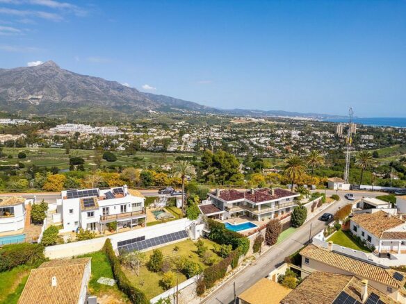 Villa to renovate with sea views in Las Brisas, Nueva Andalucia, Marbella