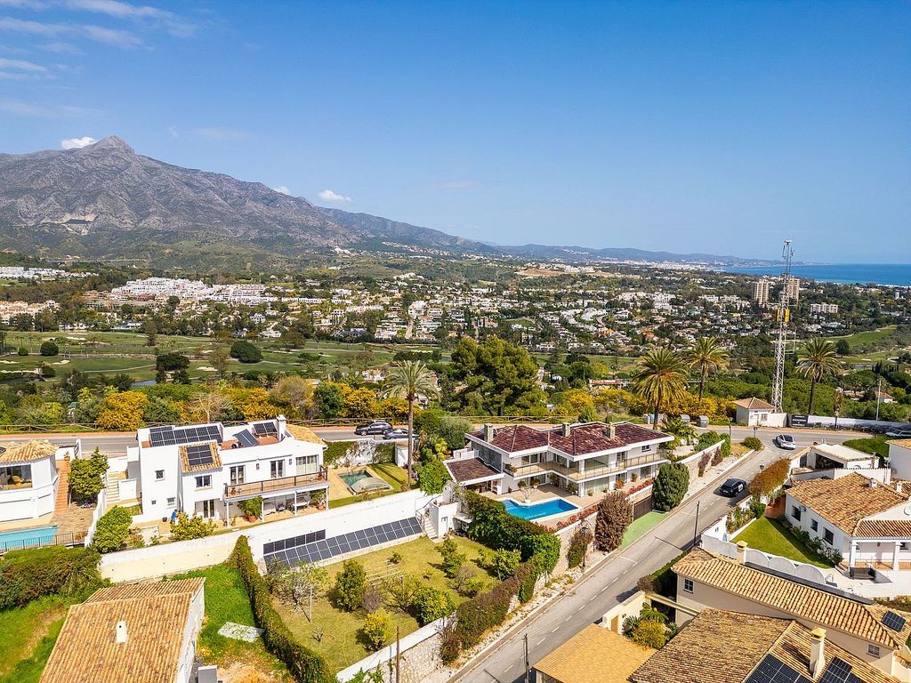 Villa to renovate with sea views in Las Brisas, Nueva Andalucia, Marbella