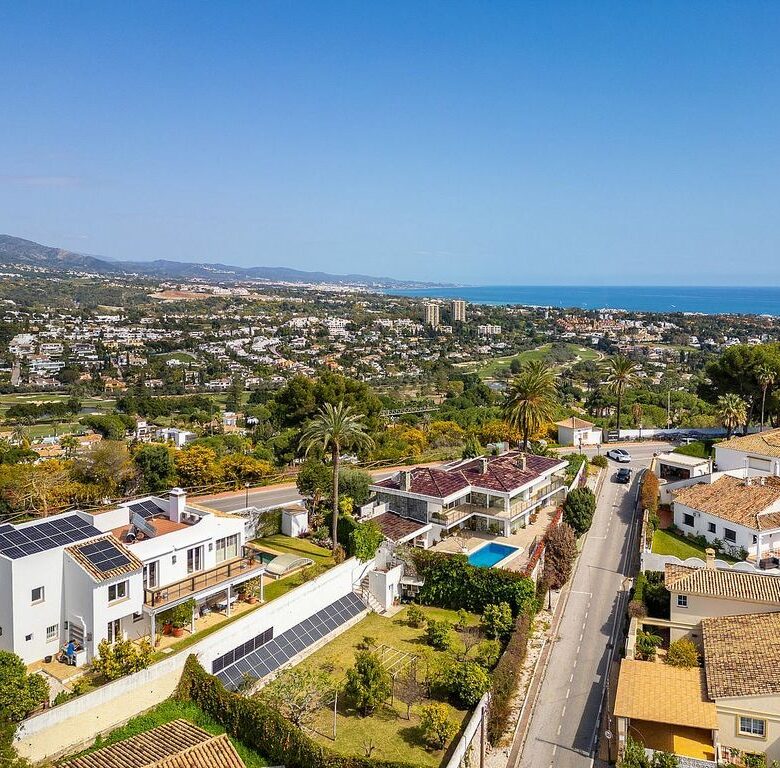 Villa to renovate with sea views in Las Brisas, Nueva Andalucia, Marbella