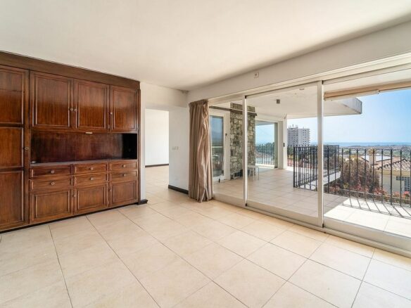 Villa to renovate with sea views in Las Brisas, Nueva Andalucia, Marbella