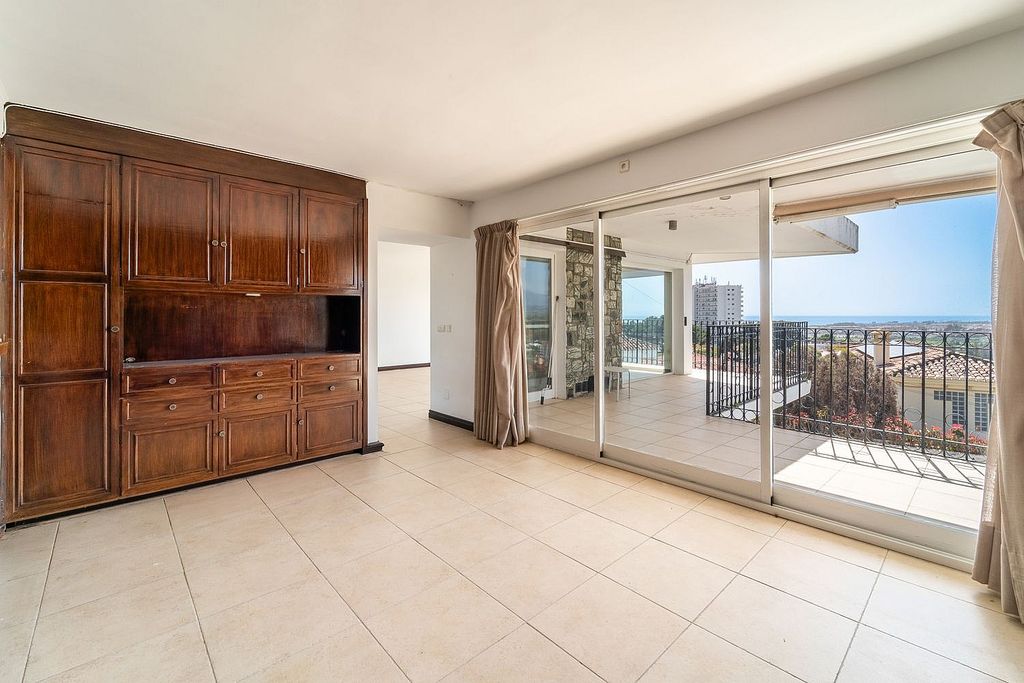 Villa to renovate with sea views in Las Brisas, Nueva Andalucia, Marbella