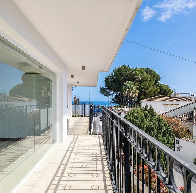 Villa to renovate with sea views in Las Brisas, Nueva Andalucia, Marbella