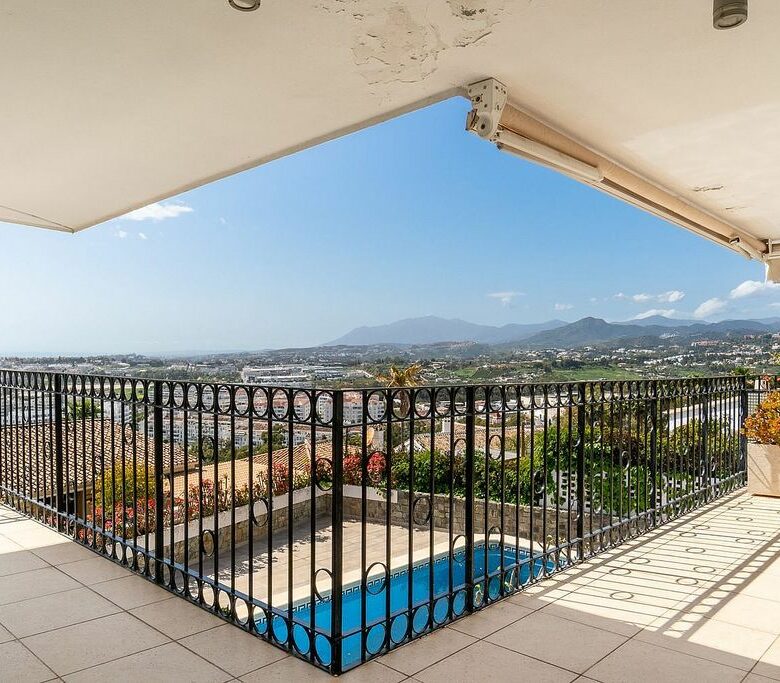 Villa to renovate with sea views in Las Brisas, Nueva Andalucia, Marbella