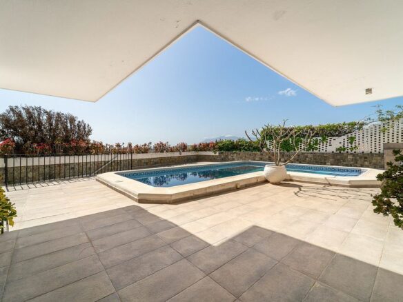 Villa to renovate with sea views in Las Brisas, Nueva Andalucia, Marbella
