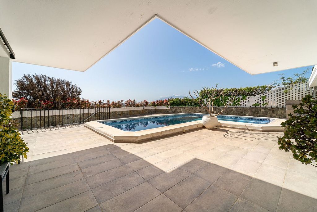 Villa to renovate with sea views in Las Brisas, Nueva Andalucia, Marbella