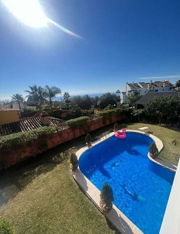 Villa to renovate with sea views in Valdeolletas, Marbella